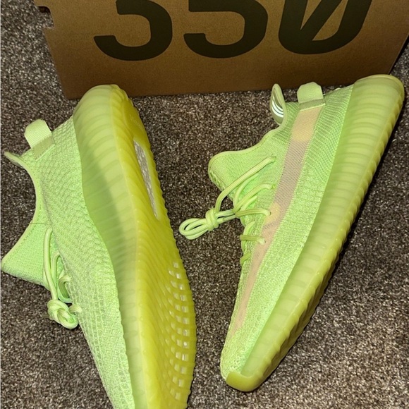 Never worn Adidas Yeezy Boost 350 V2 Neon Green Glow - Picture 4 of 5